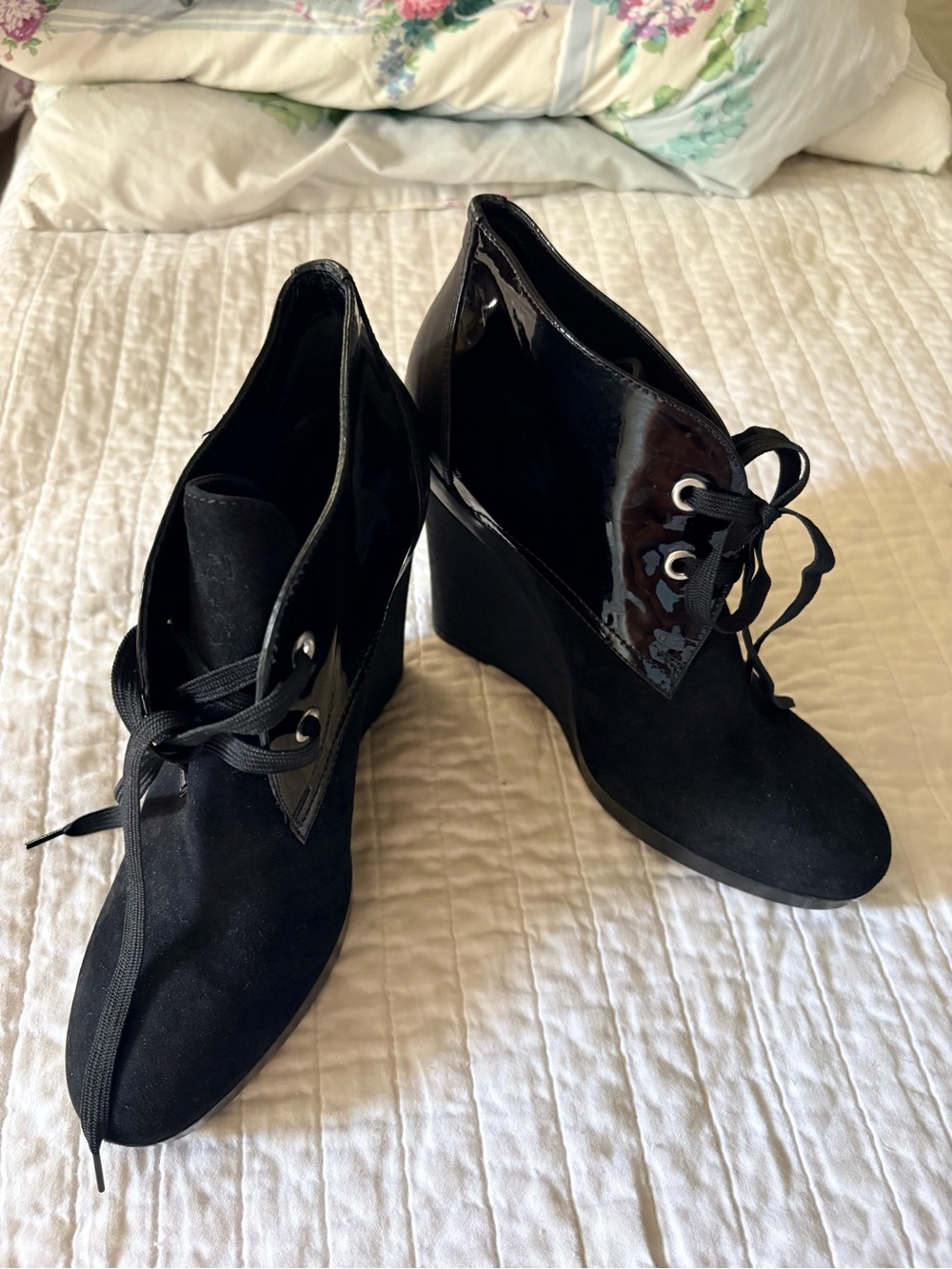 Hogan Womens Black Patent Leather Suede Ankle Lace Up Wedge Booties Goth Sz 7